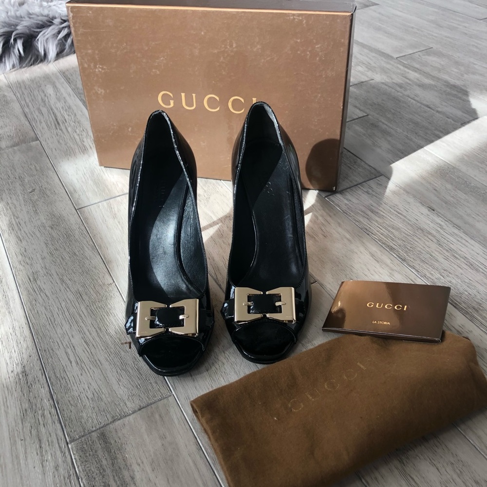 AUTH. GUCCI PATENT HEELS